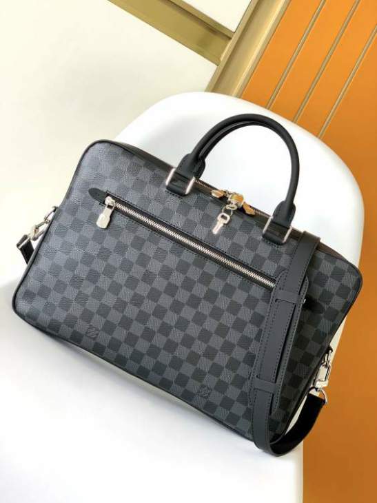 Picture of Louis Vuitton Mens Bags _SKUfw143779108fw